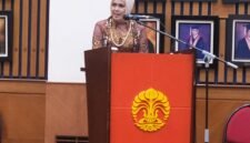 Dewan Pembina JMSI Banten, Encop Sopia meraih gelar Doktor Ilmu Politik Universitas Indonesia. (Foto: Istimewa)