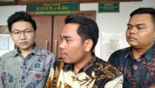 Tim kuasa hukum terdakwa Agnes dan Cavel, TGP Lawyer saat memberikan keterangan kepada awak media usai persidangan pada Selasa (31/03/2026). (Foto: Dok. jejaknarasi.id)