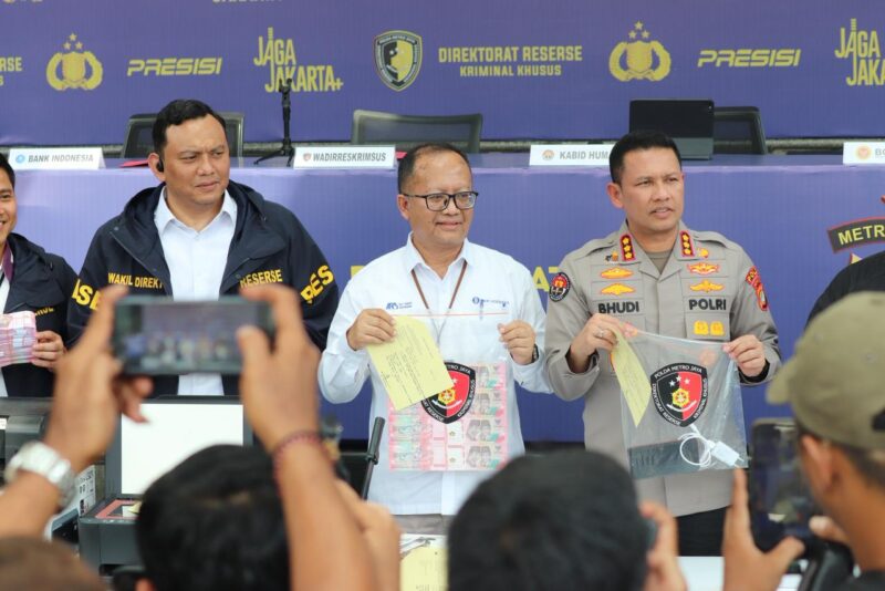 Konferensi Pers pengungkapan kasus peredaran uang palsu di Bogor. (Foto: Humas PMJ)