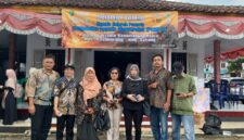 Kolaborasi 5 Perguruan Tinggi Gelar PKM Kader Bank Sampah di Desa Wisata Kasomalang Kulon, Subang (Foto:Istimewa)