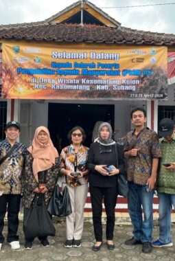 Kolaborasi 5 Perguruan Tinggi Gelar PKM Kader Bank Sampah di Subang