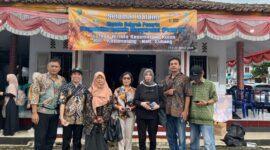 Kolaborasi 5 Perguruan Tinggi Gelar PKM Kader Bank Sampah di Desa Wisata Kasomalang Kulon, Subang (Foto:Istimewa)