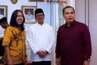 Wali Kota Serang, H. Budi Rustandi bersama Tim dari Konsultan Pinjol Malahayati. (Foto: tangkapan Layar tiktok malahayati konsultan)