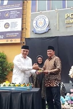 Wujudkan Cita-cita Almarhum Ayahanda, Zaki-Intan Resmikan Politeknik Ismet Iskandar