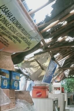 Kondisi Pusat Kuliner Laksa Tangerang Memprihatinkan, Atap Bolong Hingga Pembatas Reot