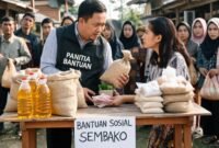 Praktek pungli saat pembagian bansos bagi masyarakat penerima manfaat (Foto: Ilustrasi)