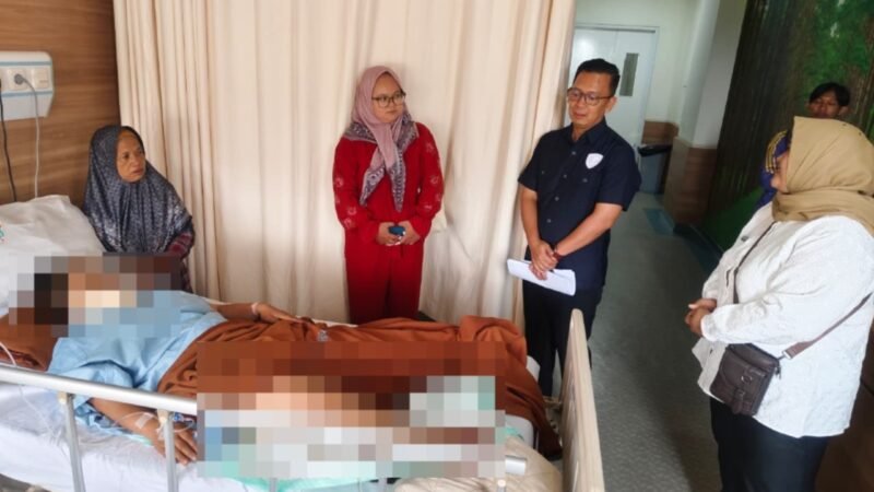 Pasien korban kecelakan kereta di Bekasi beberapa waktu lalu. (Foto: Isitmewa)