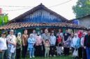 Wali Kota Tangerang Selatan, Benyamien Davnie saat meninjau program Bedah Rumah di Lengkong Karya, Kecamatan Serpong Utara. (Foto: 1st)