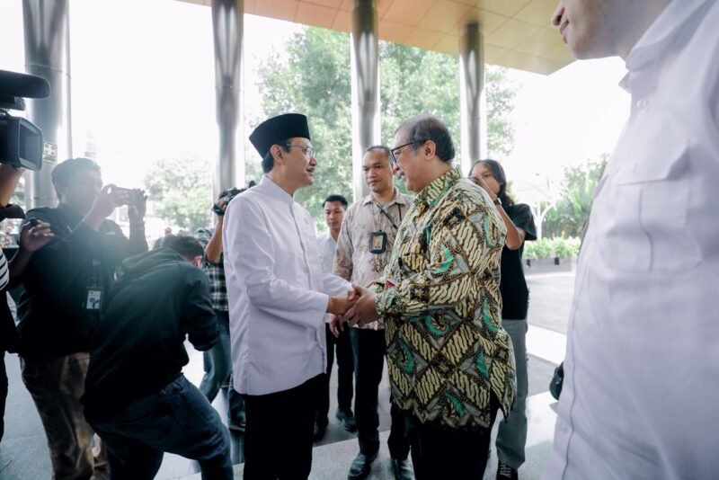 Menteri Sosial, Gus Ipul saat mengunjungi Gedung Merah Putih KPK. (Foto: Kemensos)