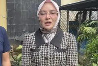 Ida Farida saat klarifikasi isu nikah sirinya dengan tokoh politik di Banten (Foto: Tangkapan Layar akun tiktok @user1o972)