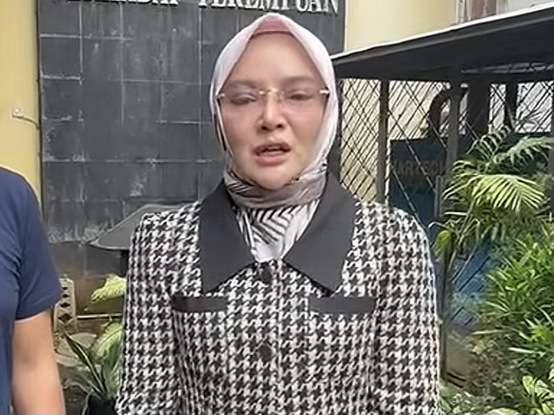 Ida Farida saat klarifikasi isu nikah sirinya dengan tokoh politik di Banten (Foto: Tangkapan Layar akun tiktok @user1o972)