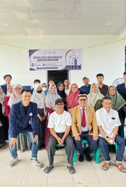 Mahasiswa Teknik Elektro Universitas Presiden Sosialisasikan Keselamatan Penggunaan LPG di Cikarang Timur