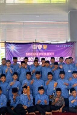 Mahasiswa Universitas Presiden Edukasi Etika Penggunaan Artificial Intelligence Ke Siswa SMP Melalui Program EESK