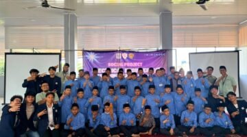 Mahasiswa Universitas Presiden Edukasi Etika Penggunaan Artificial Intelligence Ke Siswa SMP Melalui Program EESK