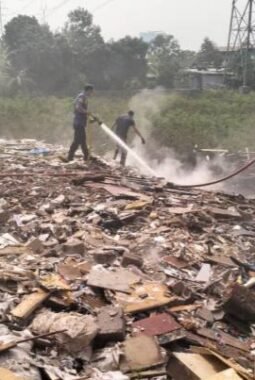 Kebakaran di Pondok Bahar, BPBD Kota Tangerang Gunakan Metode Suntik Padamkan Api