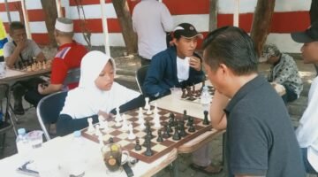 Aiko Bocah 10 Tahun Bernyali Besar Hadapi Lawan Seusia Ayah dan Kakeknya di Turnamen Catur Cipondoh Makmur