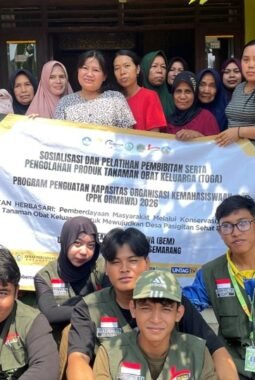 Tim PPK Ormawa BEM Untag Semarang Latih Kader PKK dan Posyandu Olah TOGA Jadi Produk Herbal