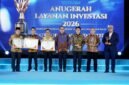 Wali Kota Tangerang saat menerima Anugerah Layanan Investasi 2026. (Foto: Istimewa)