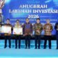 Wali Kota Tangerang saat menerima Anugerah Layanan Investasi 2026. (Foto: Istimewa)
