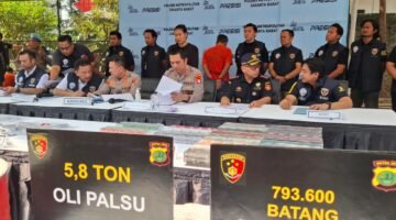 Polres Jakbar Bongkar Pabrik Oli Palsu Berbahan Oli Bekas