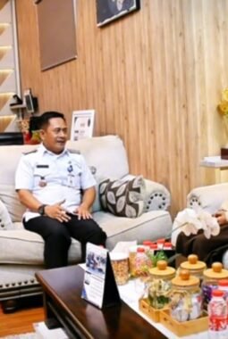 Camat Dadang Apresiasi Siswi SMPN 2 Kelapa Dua yang Tampil di Jambore Nasional XII