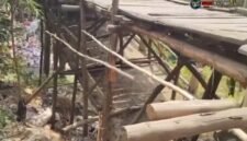 Kondisi penyanggah jembatan kayu yang sangat memprihatinkan. (Foto: Istimewa)