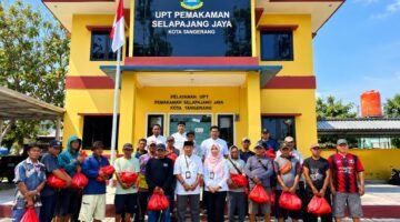 Disperkimtan Tangerang Salurkan Santunan, Perkuat Silaturahmi dengan Masyarakat TPU Selapajang Jaya