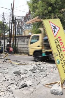 Pemkot Tangerang Perbaiki 360 Meter Jalan Teuku Umar Karawaci, Terapkan Sistem Contraflow