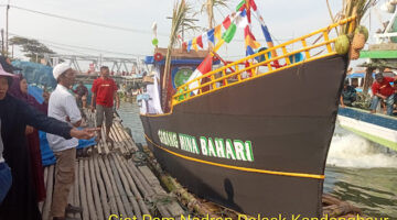 Polsek Kandanghaur Polres Indramayu Hadir Pesta Adat Nadran